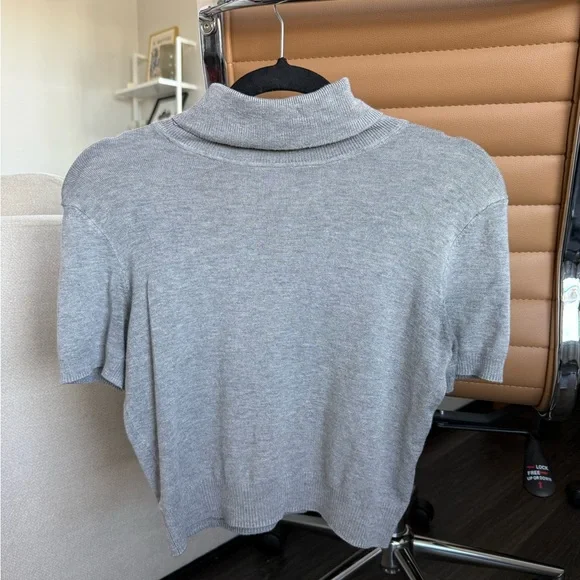 Fine-Knit Gray Turtleneck Top - Picture 3 of 3